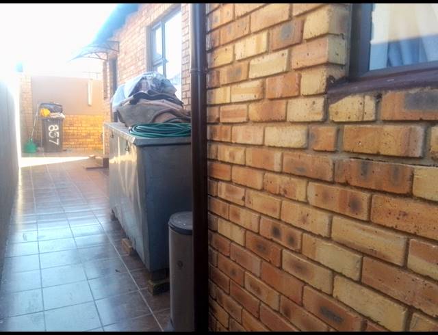 3 BEDROOM FREEHOLD FOR SALE IN GROBLERPARK
